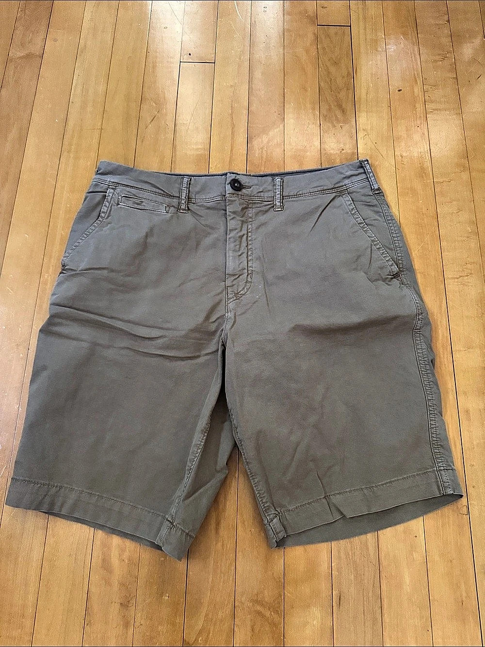American Eagle Next Level Flex Men's Flat Front chino Shorts Khaki men’s 32